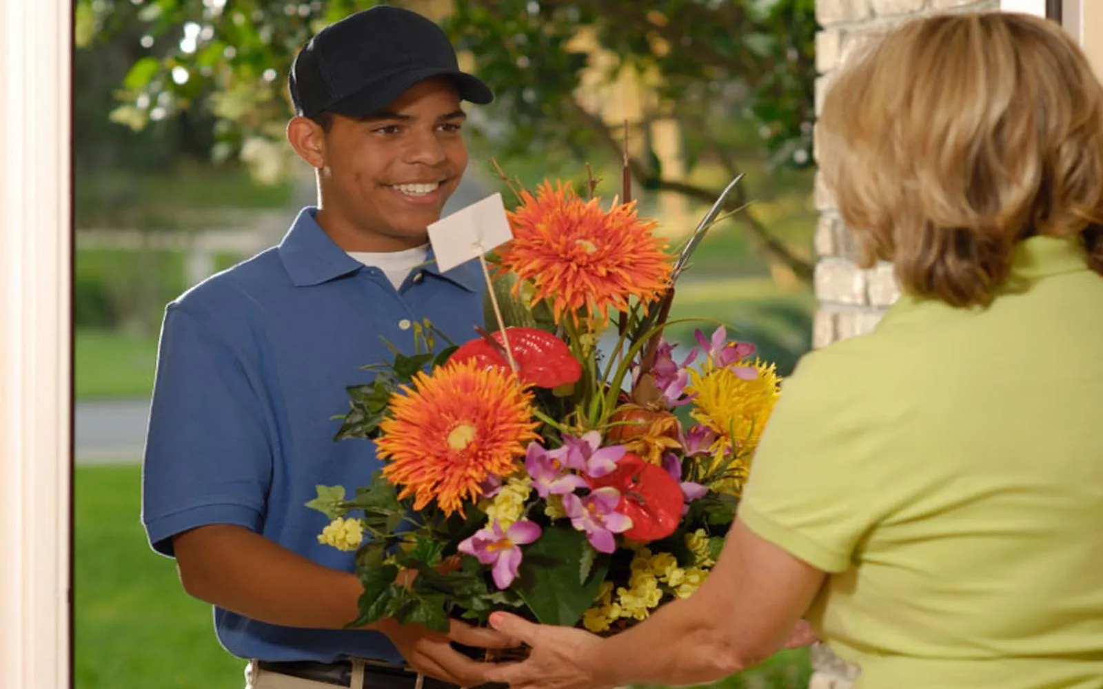 Best Local & Online Flower Delivery Services Reviewed